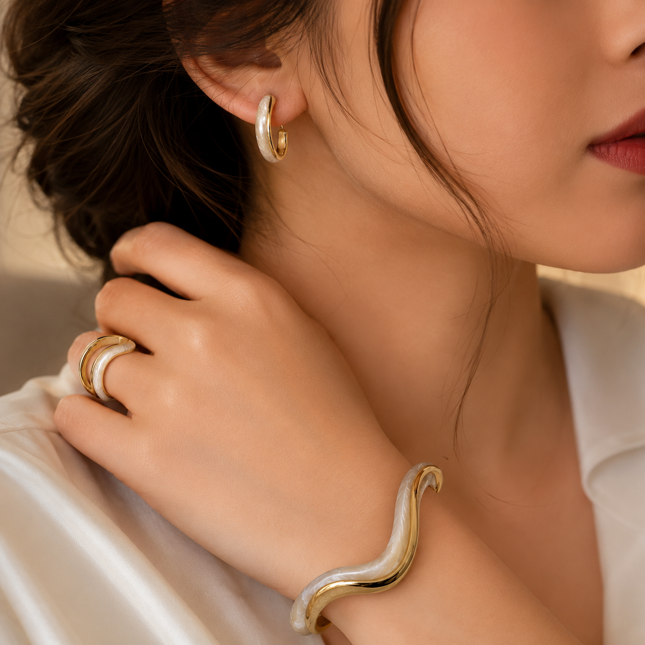 Woman wearing Luna White Shell Gold-Plated 3 Pieces Jewelry Set | Sultan Jewelers
