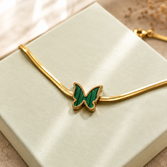 Close-up of Emerald Butterfly Snake Chain Necklace | Sultan Jewelers