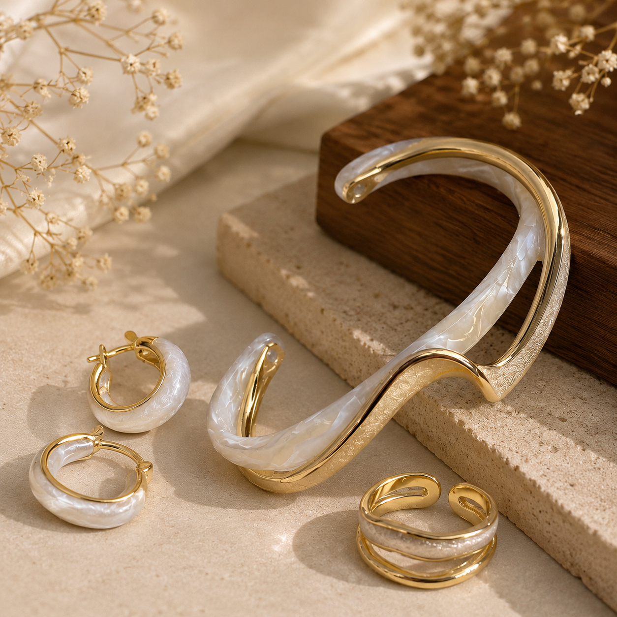 Close-up of Luna White Shell Gold-Plated 3 Pieces Jewelry Set | Sultan Jewelers