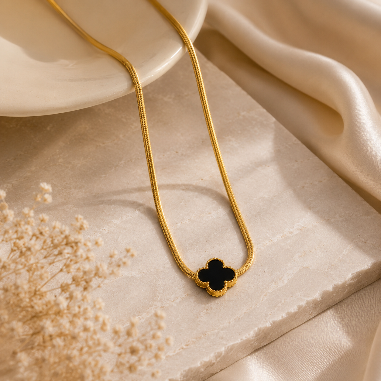 Luxury Gold Clover Pendant Necklace – Black Enamel | Sultan Jewelers